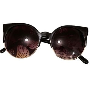 Oversized glam sunglasses